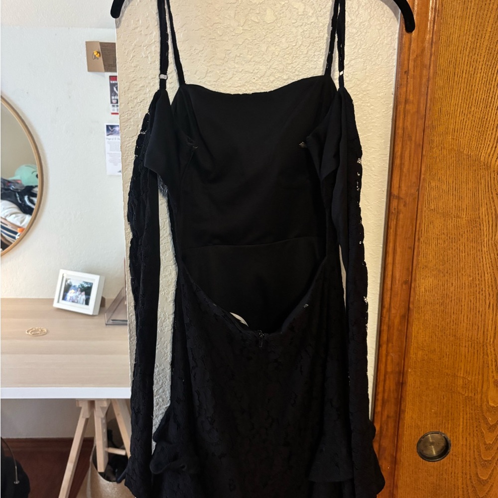Elegant Black Lace Mini Dress - Picture 3 of 4